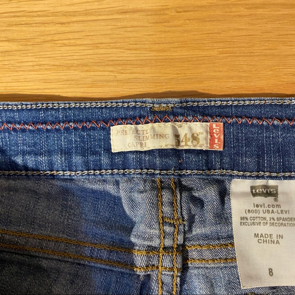 Levi’s 548 Perfectly Slimming Capri Cropped Jeans size 8 in medium wash - Picture 9 of 14